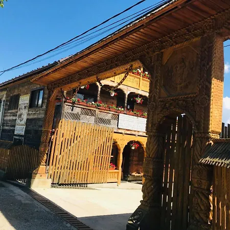 La Domnita Nu Avem Locuri Pentru Sarbatori * Poienile Izei